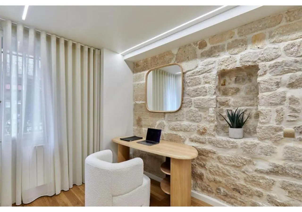 Apartment Le Marais Place Des Vosges By Studio Prestige Parijs
