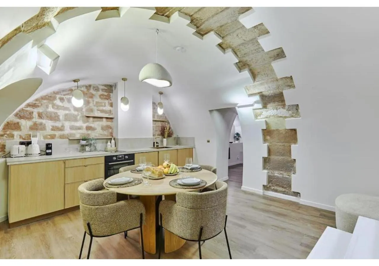 Apartment Le Marais Place Des Vosges By Studio Prestige Parijs
