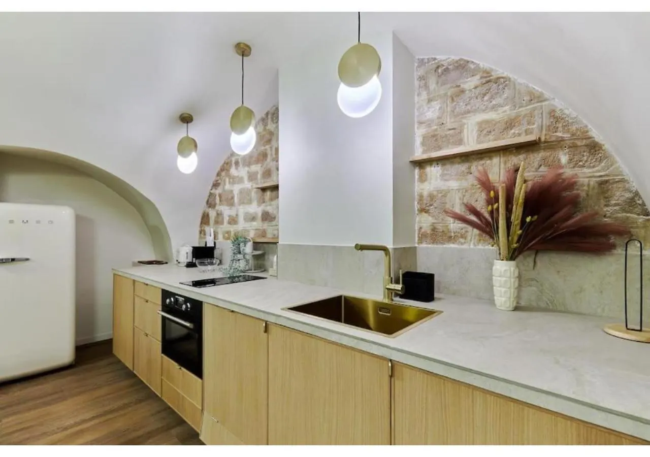 Apartment Le Marais Place Des Vosges By Studio Prestige Paris
